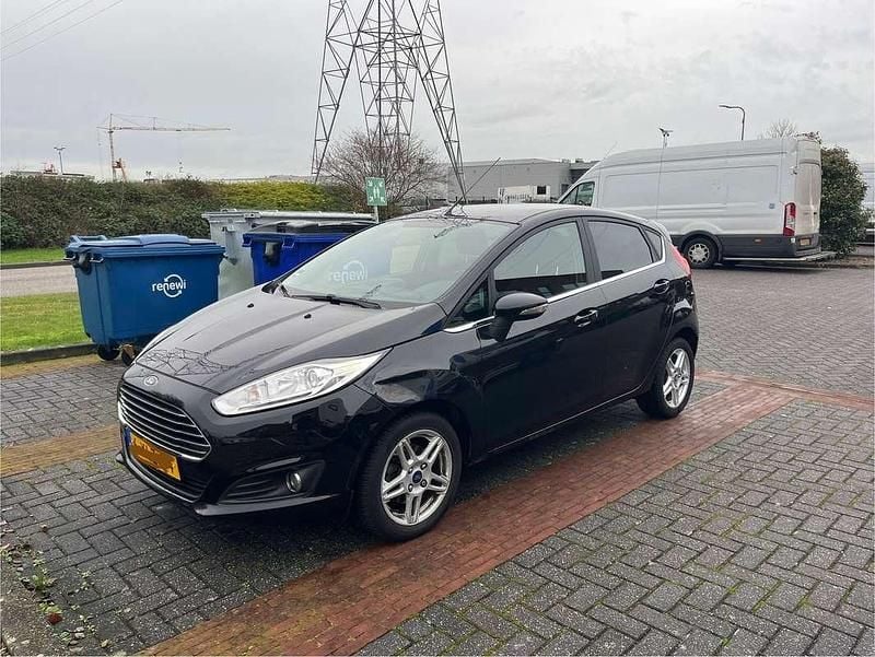 Zwart Gebruikt 2014 Ford Fiesta Titanium Hatchback | € 4.250 (Super prijs) - Afbeelding 1/4