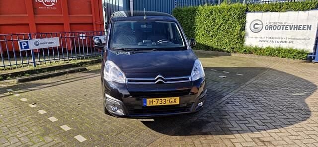 Zwart Occasion 2020 Citroën Berlingo Feel MPV | € 12.495 (Iets duurder) - Afbeelding 1/4