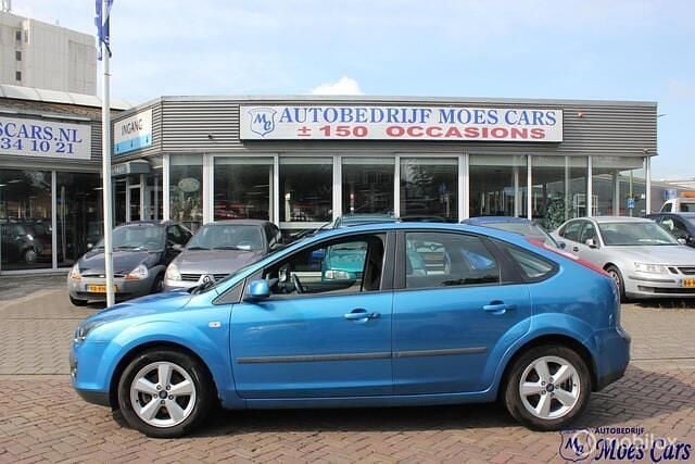Blauw Gebruikt 2005 Ford Focus Hatchback | € 2.450 (Eerlijke prijs) - Afbeelding 1/4