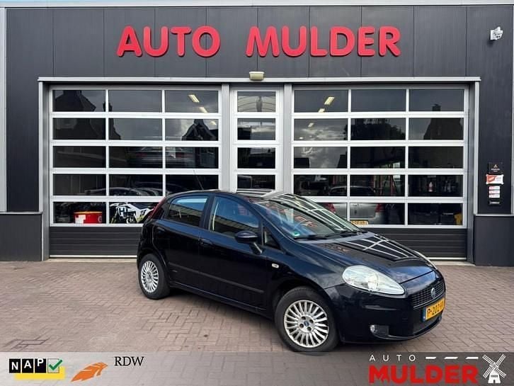 Zwart Gebruikt 2007 Fiat Grande Punto Hatchback | € 2.450 (Eerlijke prijs) - Afbeelding 1/4