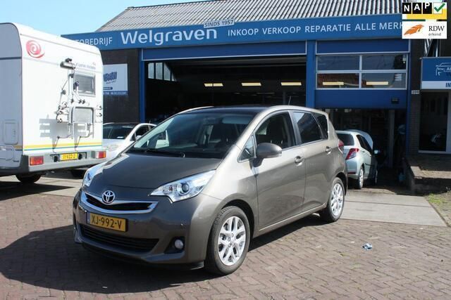 Bruin Gebruikt 2015 Toyota Verso-S MPV | € 13.750 (Eerlijke prijs) - Afbeelding 1/4