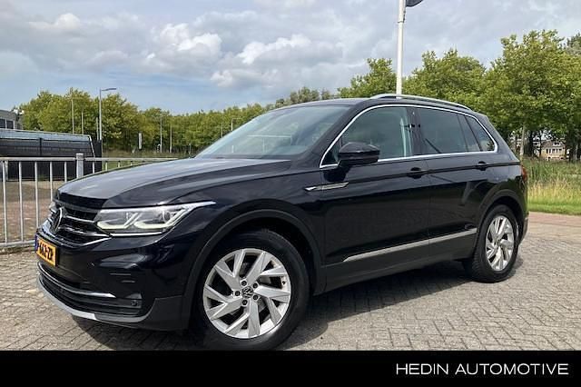 Zwart Gebruikt 2021 VW Tiguan Elegance SUV | € 29.995 (Goede deal) - Afbeelding 1/3