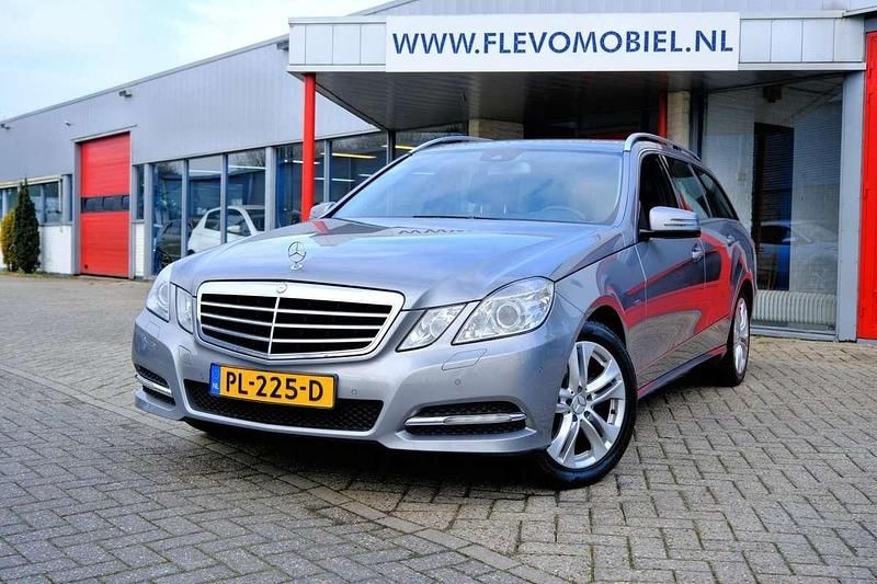 Grijs Occasion 2010 Mercedes E200 Avantgarde Stationwagen | € 9.950 (Eerlijke prijs) - Afbeelding 1/4