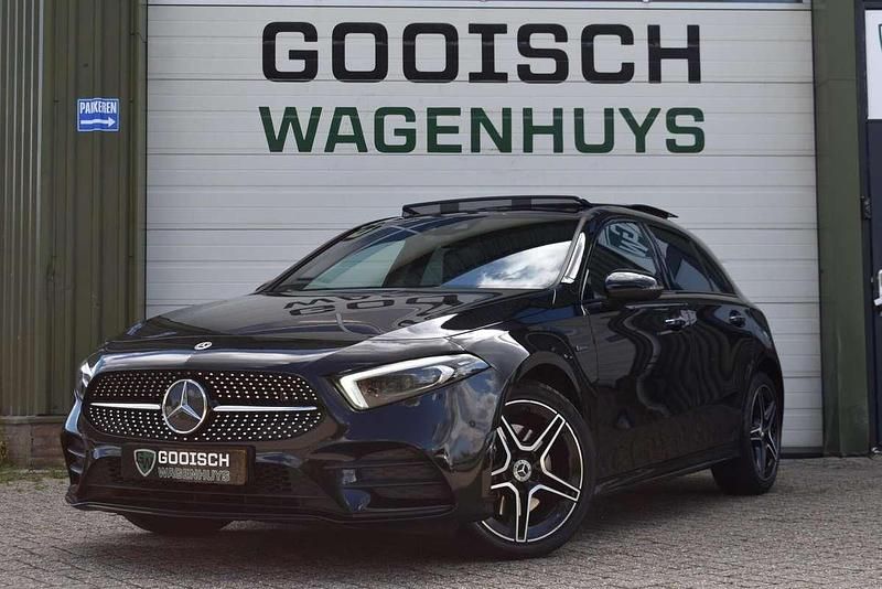 Zwart, metallic lak Gebruikt 2020 Mercedes A250 Business Hatchback | € 23.750 (Eerlijke prijs) - Afbeelding 1/4