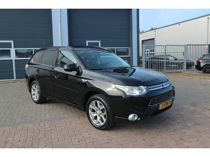Zwart Gebruikt 2013 Mitsubishi Outlander Instyle SUV | € 9.950 - Afbeelding 1/4