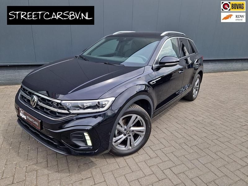 Zwart Gebruikt 2024 VW T-Roc R-line SUV | € 32.950 (Eerlijke prijs) - Afbeelding 1/4