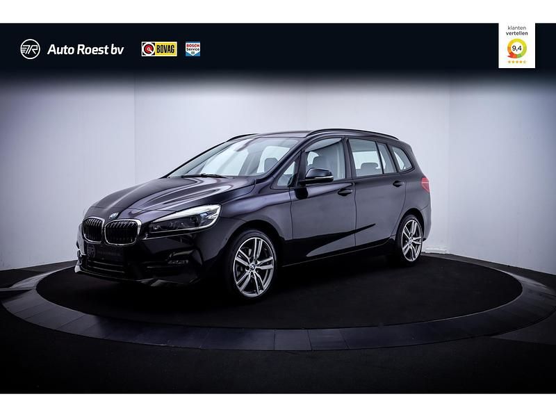 Zwart Gebruikt 2020 BMW 218 Executive Stationwagen | € 23.750 (Eerlijke prijs) - Afbeelding 1/4