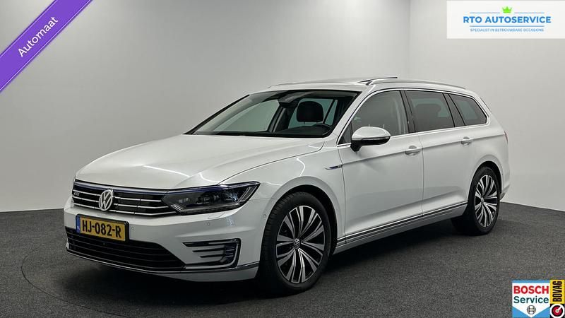 Wit Occasion 2015 VW Passat Highline Stationwagen | € 15.000 (Iets duurder) - Afbeelding 1/4