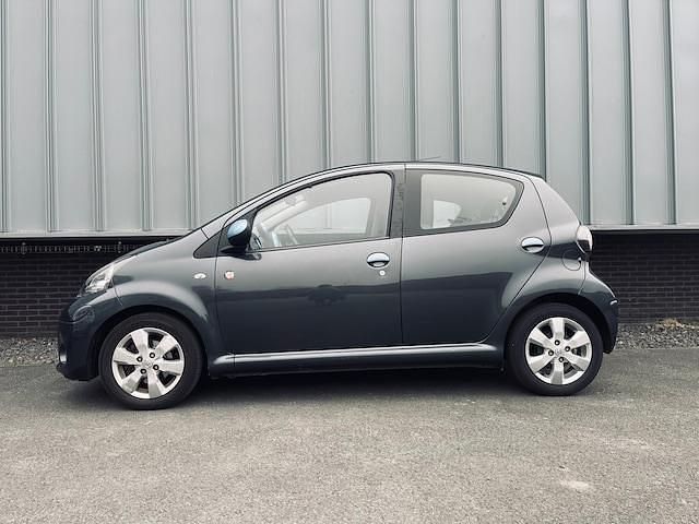 Occasion Toyota Aygo 68 PK (50 kW) 2014 Grijs (metallic) Hatchback