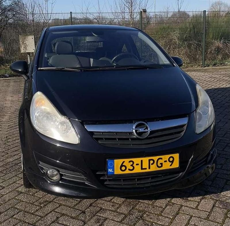 Zwart Gebruikt 2010 Opel Corsa Cosmo MPV | € 2.500 (Goede deal) - Afbeelding 1/4