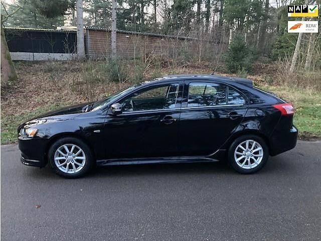 Zwart Occasion 2015 Mitsubishi Lancer Sportback Edition Hatchback | € 5.500 (Eerlijke prijs) - Afbeelding 1/4
