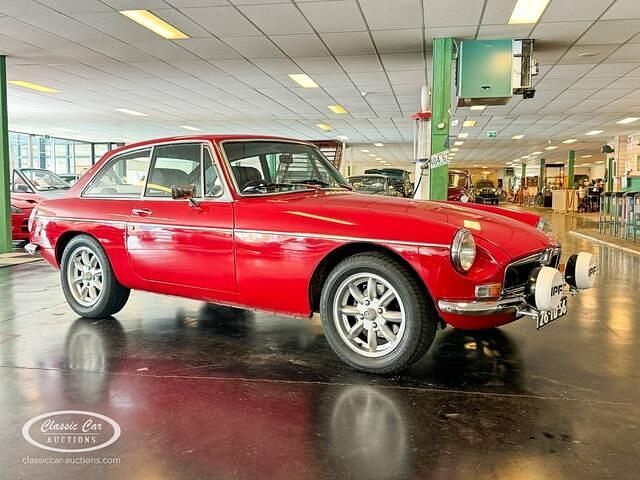 Rood Gebruikt 1973 MG B GT Coupé | € 25.000 - Afbeelding 1/4