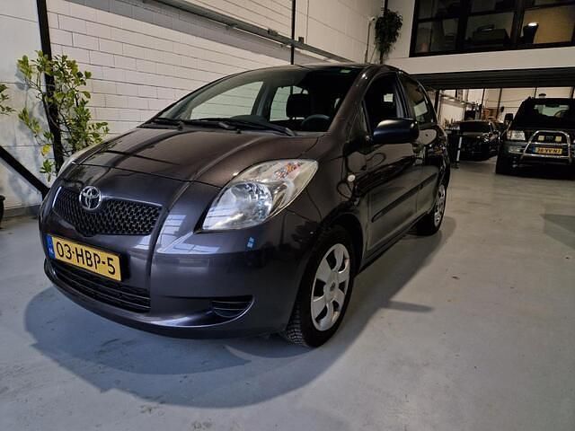 Grijs Occasion 2008 Toyota Yaris Sol Hatchback | € 4.840 (Eerlijke prijs) - Afbeelding 1/4