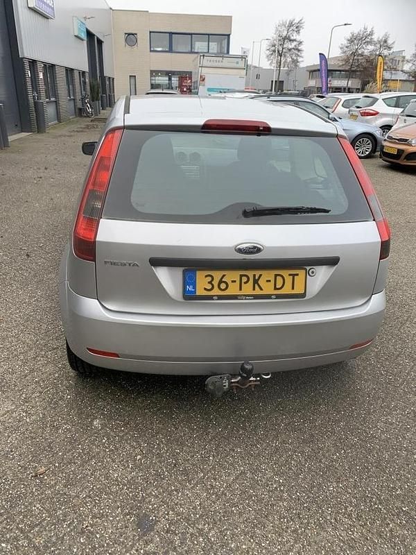 Occasion Ford Fiesta Futura 69 PK (50 kW) 2004 Grijs Hatchback