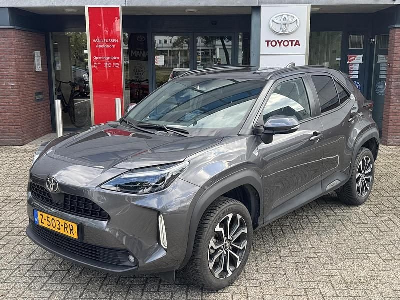 Grijs Gebruikt 2024 Toyota Yaris Cross Edition SUV | € 29.489 (Eerlijke prijs) - Afbeelding 1/4