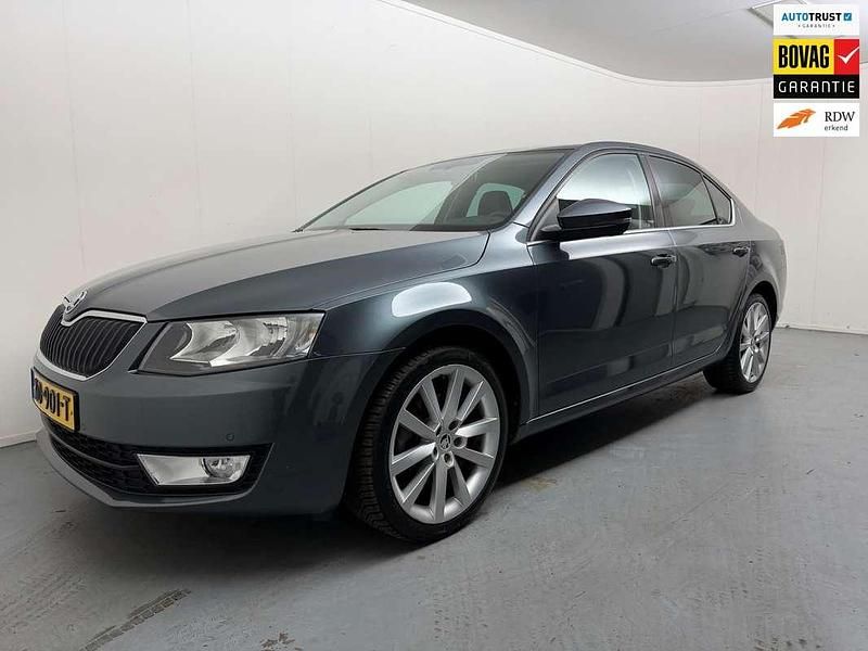 Grijs Occasion 2016 Skoda Octavia Business Line Hatchback | € 10.400 (Eerlijke prijs) - Afbeelding 1/4