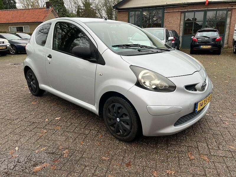Occasion Toyota Aygo 68 PK (50 kW) 2007 Grijs (metallic) Hatchback