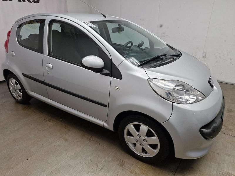 Occasion Peugeot 107 68 PK (50 kW) 2006 Grijs (metallic) Hatchback
