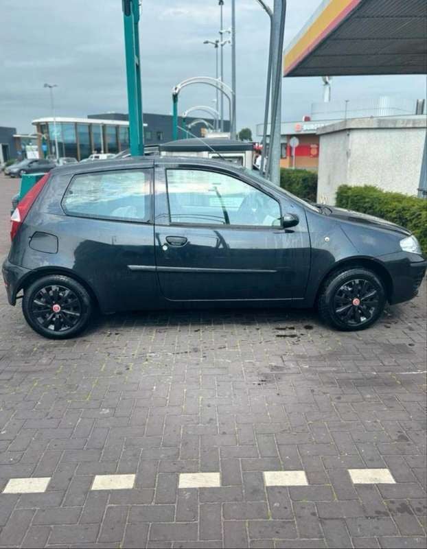 Zwart Gebruikt 2002 Fiat Punto Hatchback | € 1.800 - Afbeelding 1/4