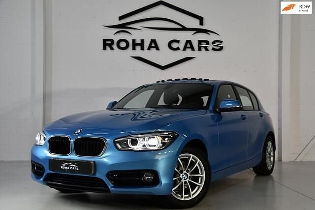 Blauw Gebruikt 2019 BMW 118 Sport Line Hatchback | € 20.845 (Goede deal) - Afbeelding 1/4