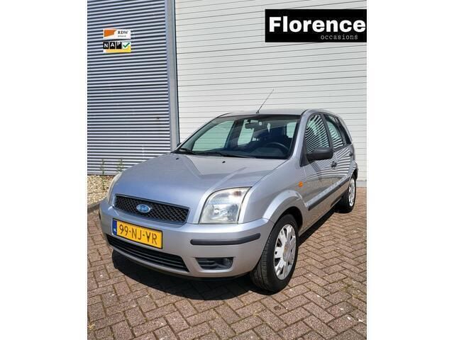 Grijs Occasion 2003 Ford Fusion MPV | € 1.599 (Eerlijke prijs) - Afbeelding 1/4