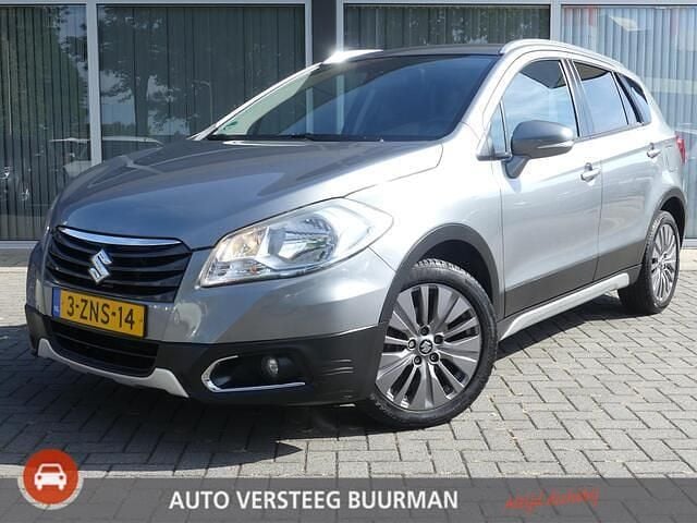 Grijs Gebruikt 2015 Suzuki SX4 Exclusive SUV | € 12.950 (Eerlijke prijs) - Afbeelding 1/4