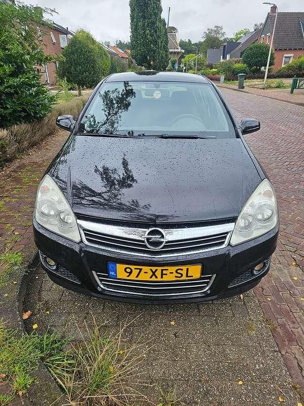 Zwart Gebruikt 2007 Opel Astra Hatchback | € 1.100 (Super prijs) - Afbeelding 1/4