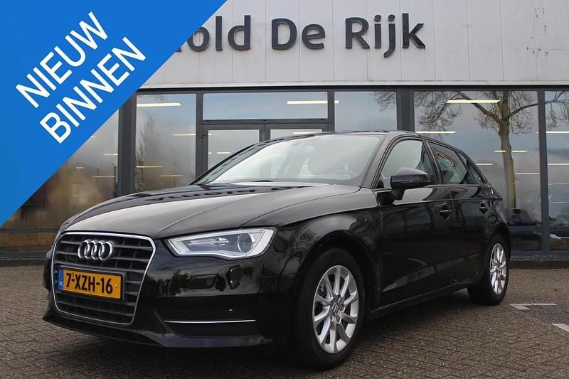 Zwart Gebruikt 2014 Audi A3 Sportback Attraction Hatchback | € 9.950 (Goede deal) - Afbeelding 1/4