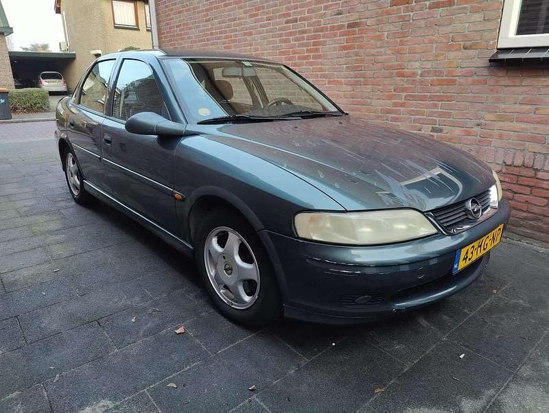 Groen Occasion 2001 Opel Vectra Business Edition Sedan | € 1.250 (Eerlijke prijs) - Afbeelding 1/4