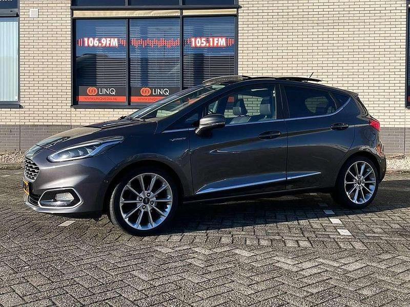 Grijs Occasion 2019 Ford Fiesta Vignale Hatchback | € 13.995 (Goede deal) - Afbeelding 1/4