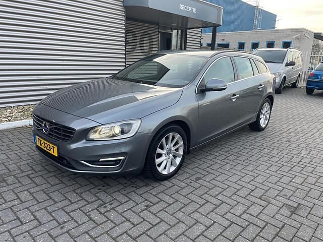 Grijs Occasion 2017 Volvo V60 Stationwagen | € 8.700 (Eerlijke prijs) - Afbeelding 1/4