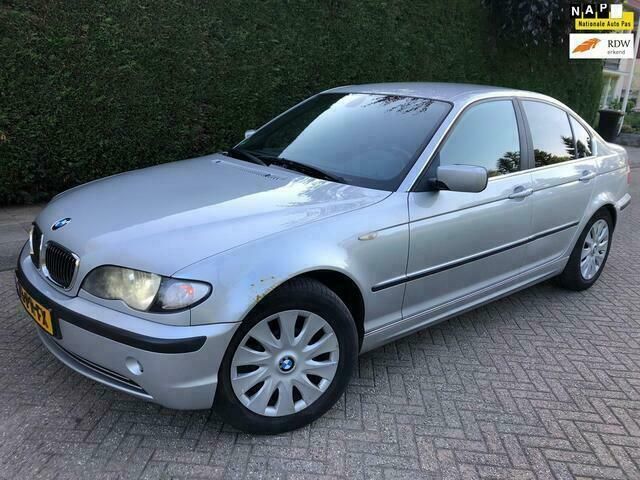 Grijs Gebruikt 2004 BMW 318 Sedan | € 2.150 (Eerlijke prijs) - Afbeelding 1/4