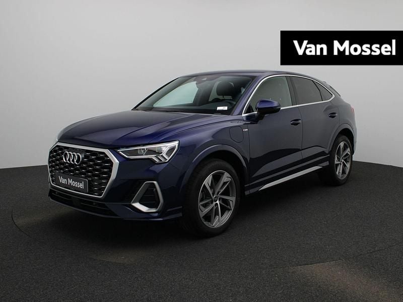 Blauw, metallic lak Gebruikt 2024 Audi Q3 Sportback S-Line SUV | € 48.900 (Goede deal) - Afbeelding 1/4