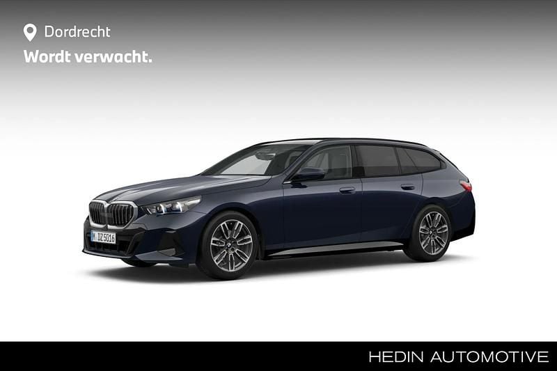 Zwart Gebruikt 2024 BMW 520 M Sport Stationwagen | € 58.895 (Super prijs) - Afbeelding 1/4