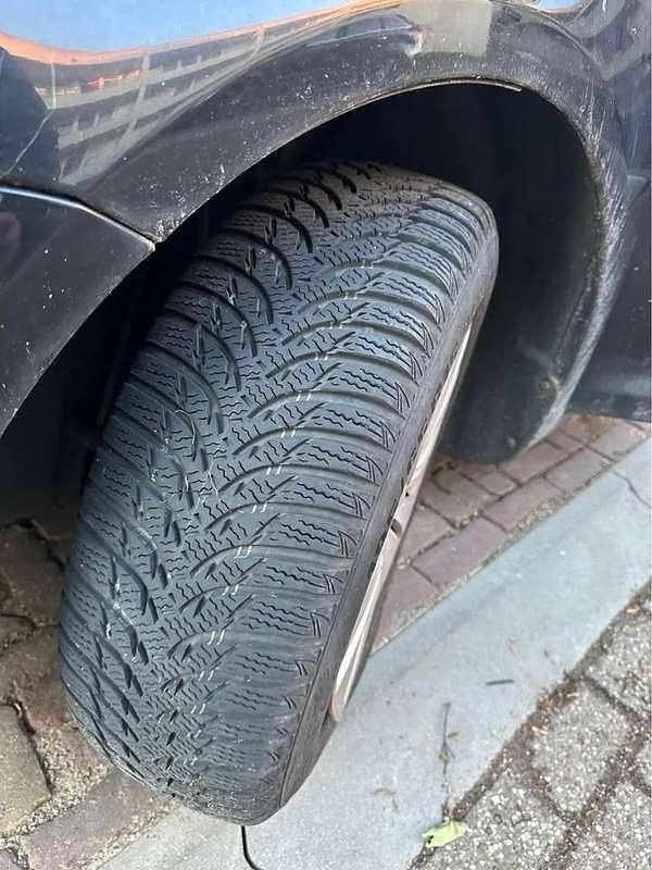 Zwart Gebruikt 2003 VW Touran MPV | € 1.000 (Eerlijke prijs) - Afbeelding 1/4
