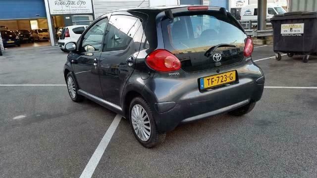 Occasion Toyota Aygo 68 PK (50 kW) 2008 Grijs Hatchback