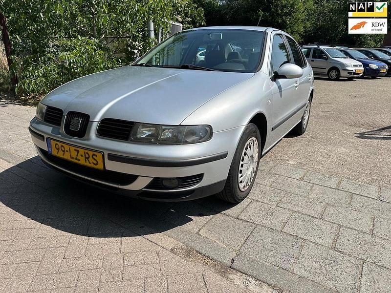 Grijs Gebruikt 2003 Seat Toledo Stella Sedan | € 1.250 (Eerlijke prijs) - Afbeelding 1/4