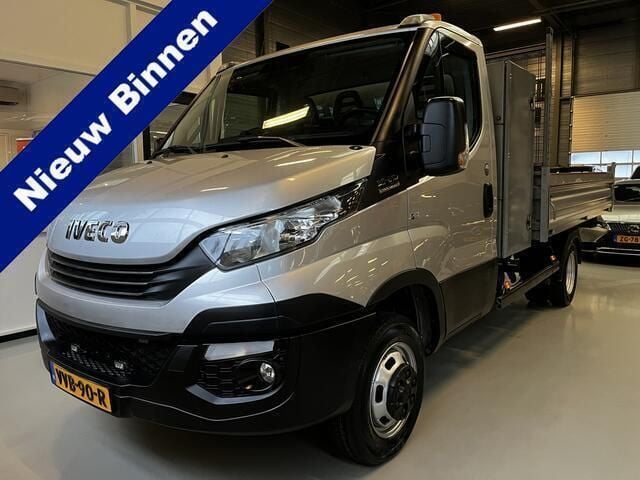 Grijs Gebruikt 2019 Iveco Daily Van | € 29.950 (Eerlijke prijs) - Afbeelding 1/4