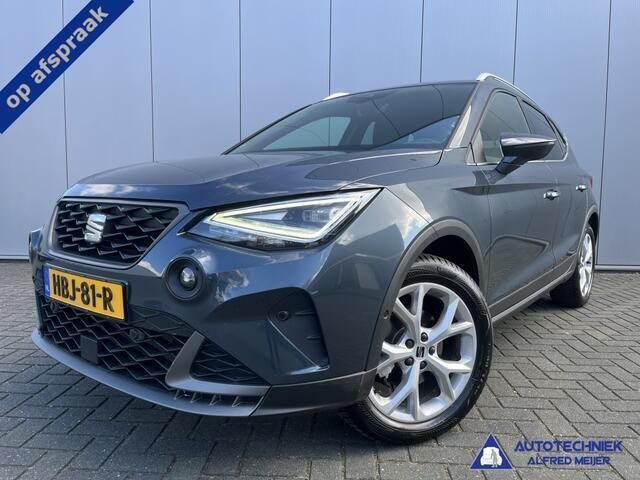 Grijs Gebruikt 2024 Seat Arona Business SUV | € 24.750 (Iets duurder) - Afbeelding 1/4