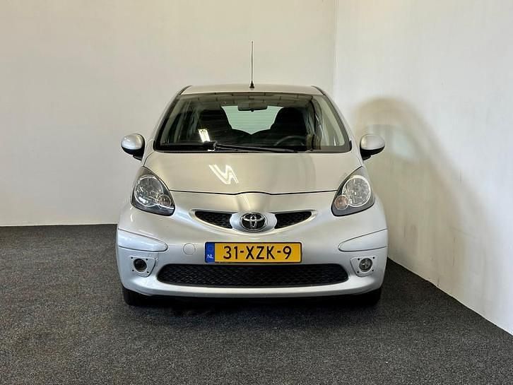 Occasion Toyota Aygo 68 PK (50 kW) 2006 Grijs Hatchback