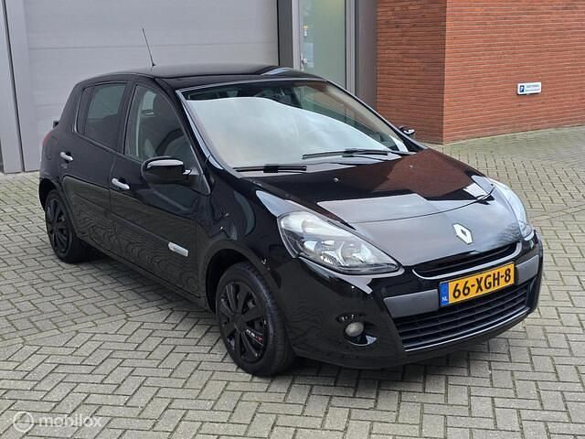 Zwart Gebruikt 2012 Renault Clio IV Hatchback | € 3.445 (Goede deal) - Afbeelding 1/4