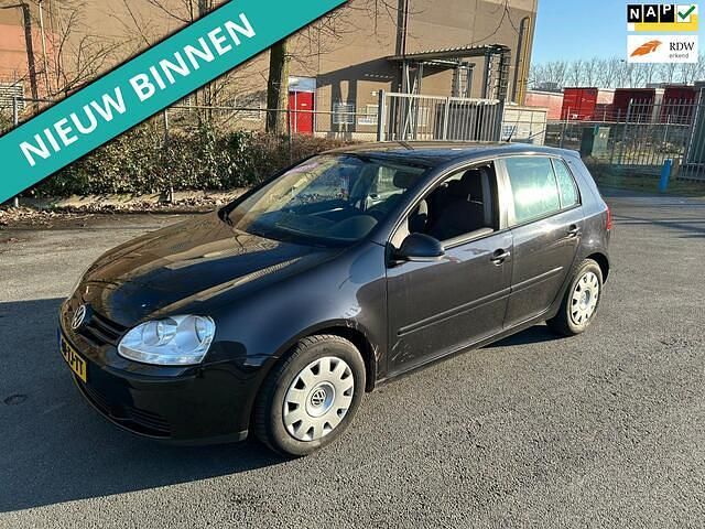 Zwart (metallic) Gebruikt 2006 VW Golf IV Hatchback | € 1.699 (Eerlijke prijs) - Afbeelding 1/4