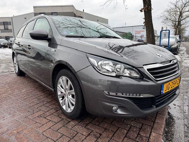 Grijs Occasion 2016 Peugeot 308 Style Stationwagen | € 5.950 (Eerlijke prijs) - Afbeelding 1/4