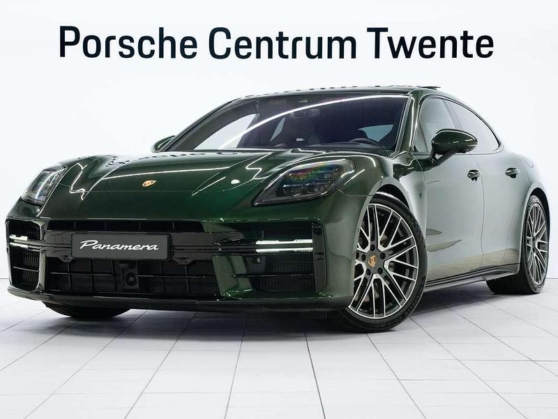 Groen, metallic lak Gebruikt 2024 Porsche Panamera 4S Sedan | € 159.900 - Afbeelding 1/4