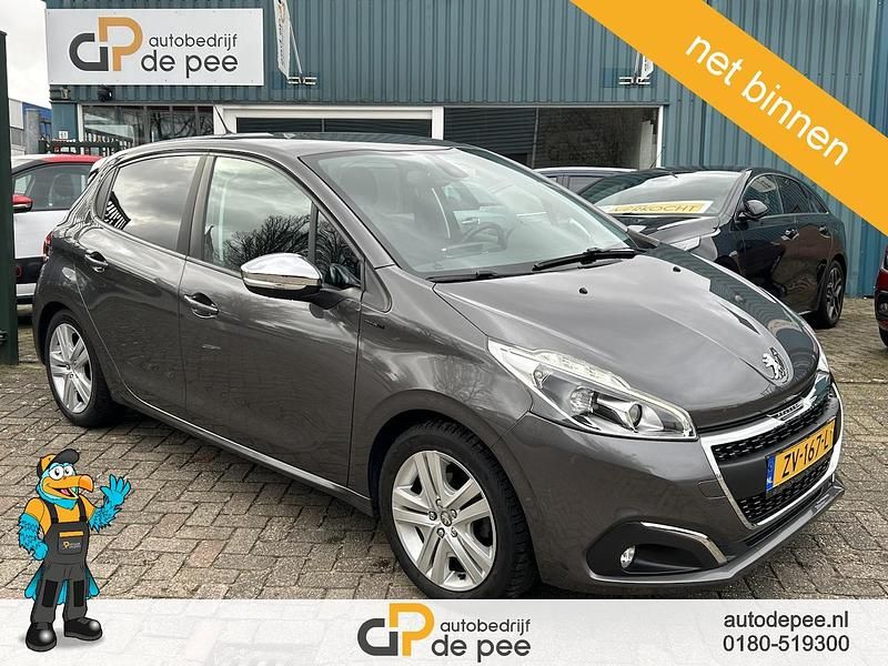 Occasion Peugeot 208 Signature Sky 83 PK (61 kW) 2019 Grijs Hatchback
