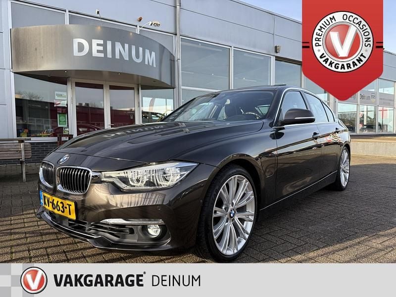 Bruin (metallic) Gebruikt 2016 BMW 330e Executive Sedan | € 18.900 (Eerlijke prijs) - Afbeelding 1/4