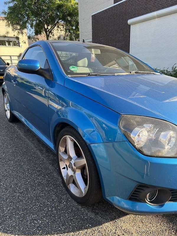 Occasion Opel Tigra 90 PK (66 kW) 2005 Blauw Cabriolet