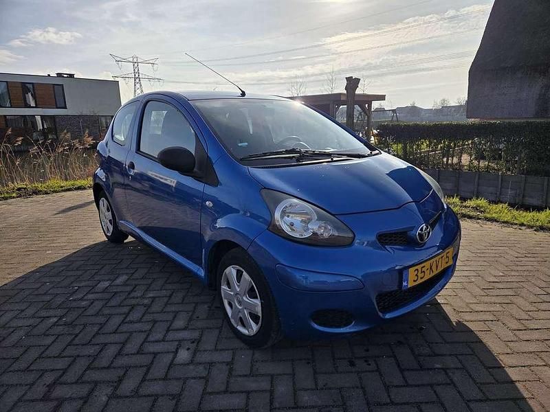 Occasion Toyota Aygo 68 PK (50 kW) 2010 Blauw Hatchback