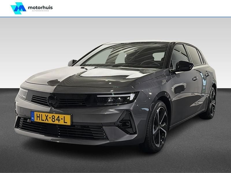 Grijs Gebruikt 2025 Opel Astra Hatchback | € 30.940 (Eerlijke prijs) - Afbeelding 1/4