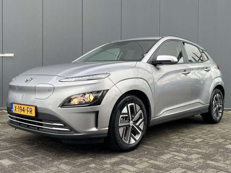 Grijs, metallic lak Gebruikt 2024 Hyundai Kona Pure SUV | € 28.900 (Duur) - Afbeelding 1/4